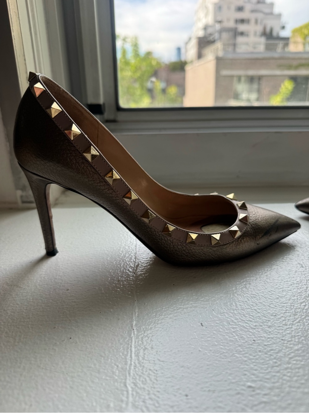 Valentino Metallic Bronze Pyramid-Stud Pointed Pump - Picture 4 of 8